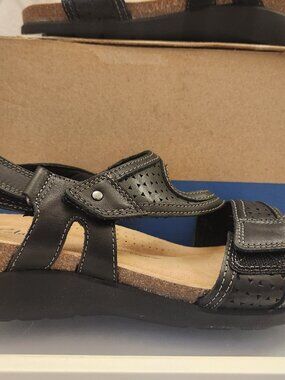 Clarks Calenne Carmen Wedge Sandals. Leather. NIB. Size 8 Wide